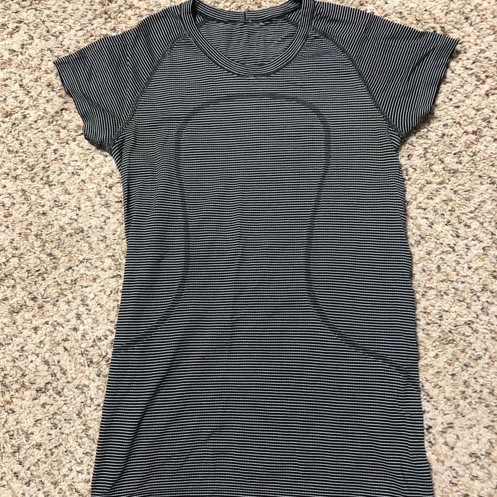 Lululemon run swiftly size 6 t shirt